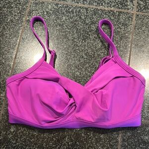 34D/DD Athleta Women's Twist Front Swim Top